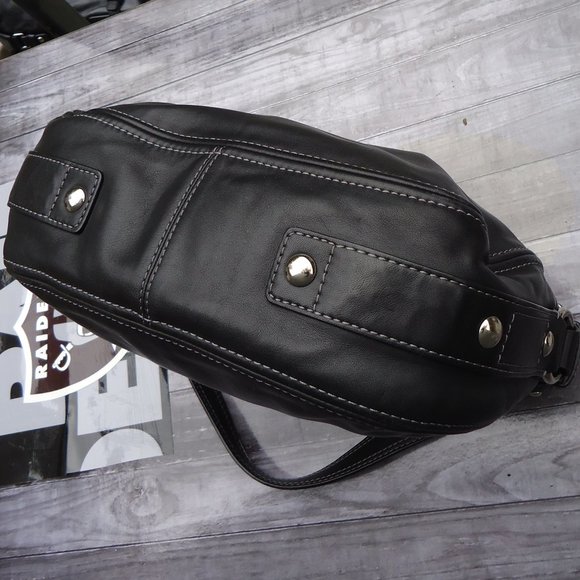 Coach leather Zoe hobo shoulder / handbag. - Picture 6 of 16